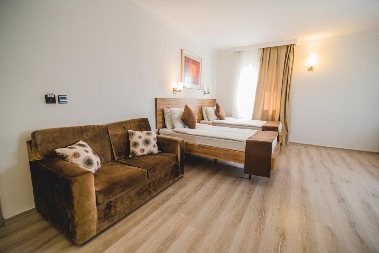 Uptown Bueyuek Anadolu Girne Hotel מראה חיצוני תמונה