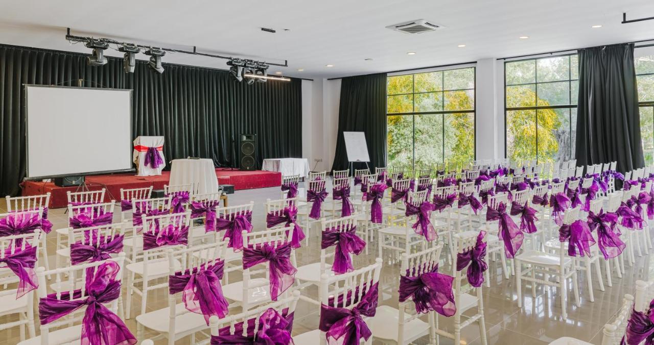 Uptown Bueyuek Anadolu Girne Hotel מראה חיצוני תמונה