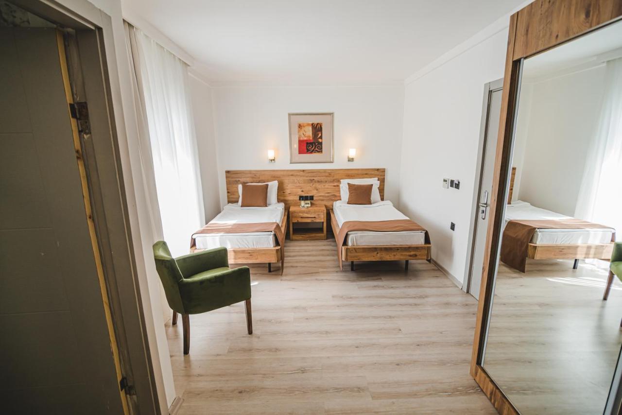 Uptown Bueyuek Anadolu Girne Hotel מראה חיצוני תמונה